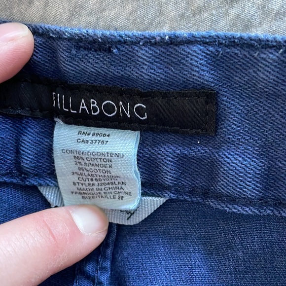Billabong mini shorts 🍑 - Picture 3 of 3